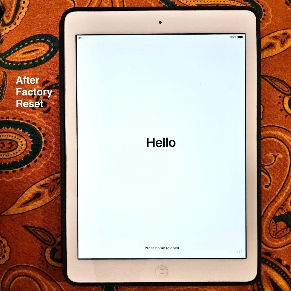 iPad Air (WiFi) 64GB 9.7” Excellent Cond, Tested, Apple Smart Cover incl.